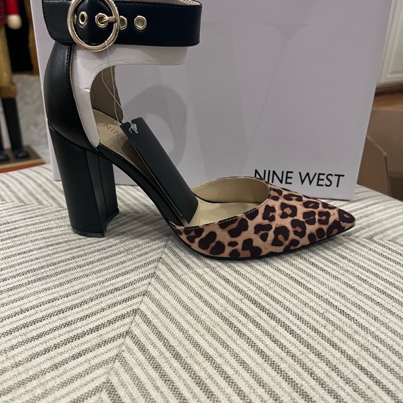 Nine West Natural Multi Fabric Size 7 Women’s Heels. New in Box. - Picture 4 of 5